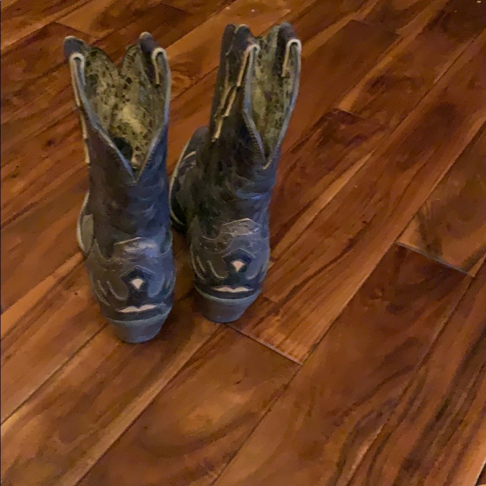 Boots - Picture 2 of 6